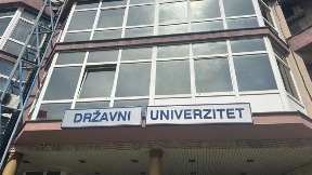 Kordon policije ispred DUNP
